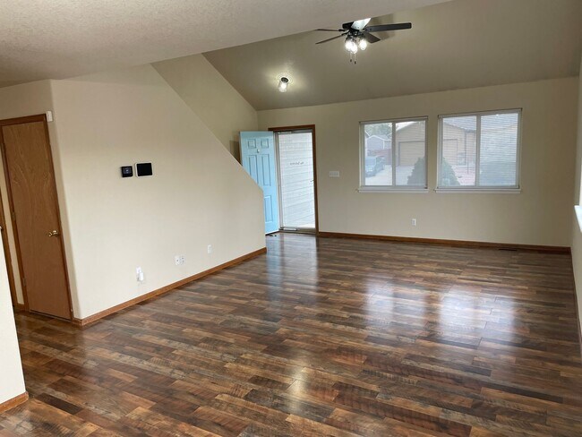 Building Photo - Beautiful 3 Bed 2.5 Bath Home in Milliken, Huge Corner Lot, Fenced Yard & Unfinished Basement