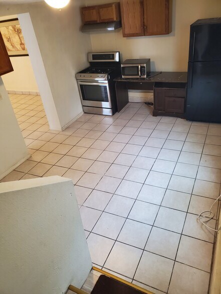 Kitchen - 222 W Murrill St
