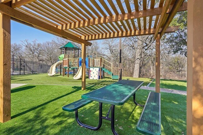 Building Photo - 2339 Berwick Dr