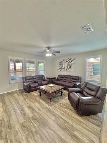 Building Photo - 204 Red Fox Ln