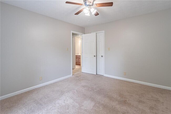 Building Photo - 736 Singley Dr