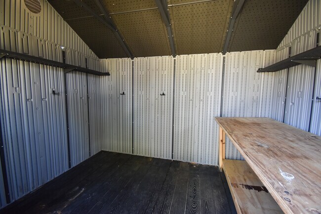 Building Photo - 701 Earls Ct