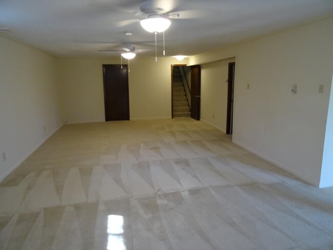 Building Photo - 11000 E St Charles Rd