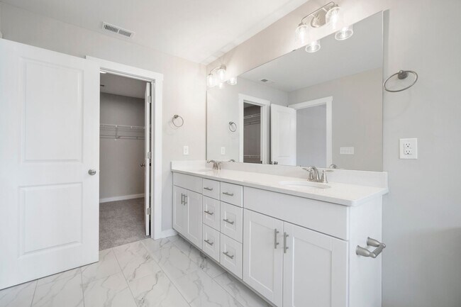 Building Photo - Brand New Construction Luxury Townhome in Pineville
