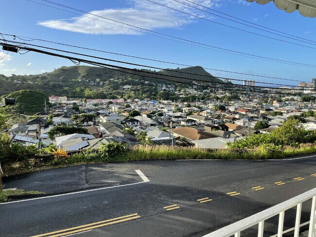 Building Photo - 2302 Pacific Heights Rd