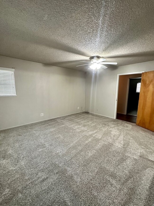 Building Photo - Beautiful Country Home! With Bonus Office/Den Room