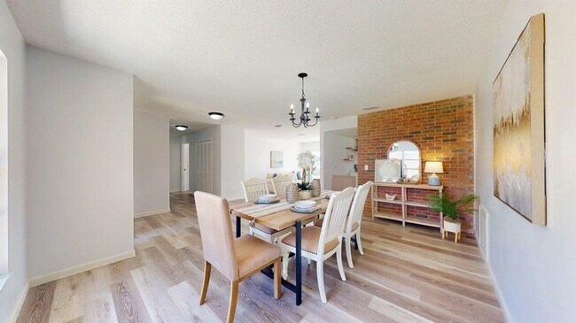 Building Photo - 10 Coral Reef Ct S