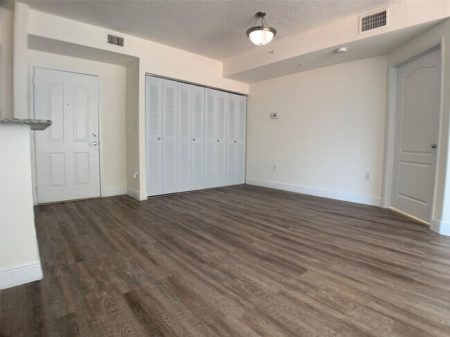 Building Photo - 18335 Ave