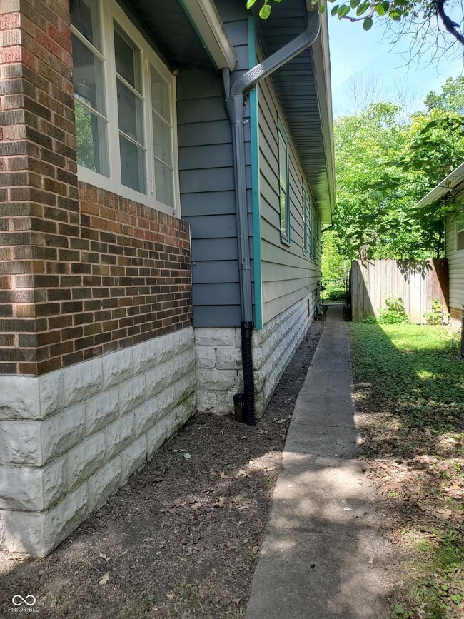 Building Photo - 136 S Johnson Ave