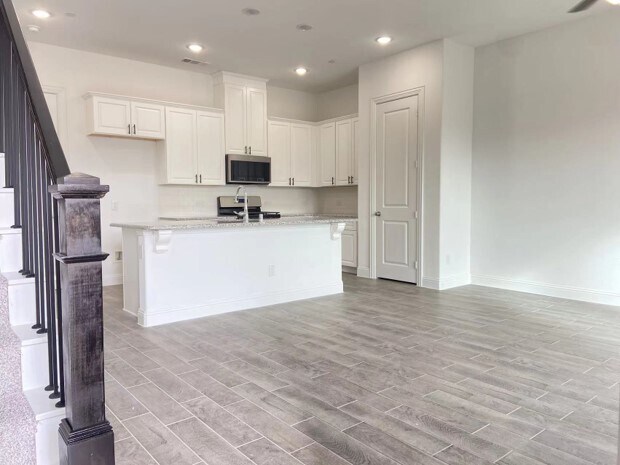 Building Photo - 1495 Perrin Ln