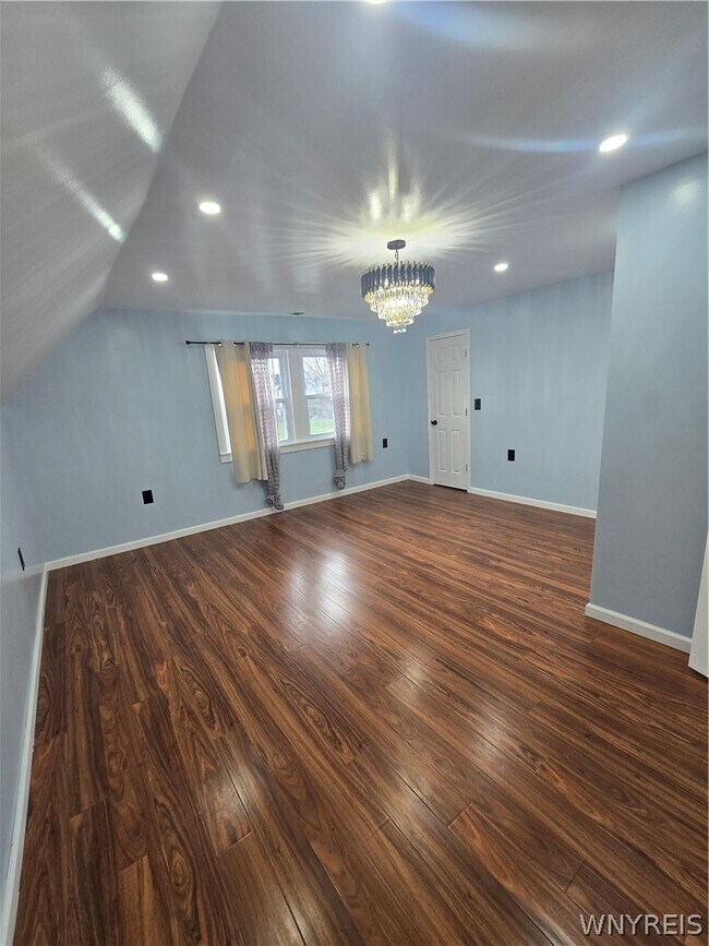 Building Photo - 517 Goodyear Ave