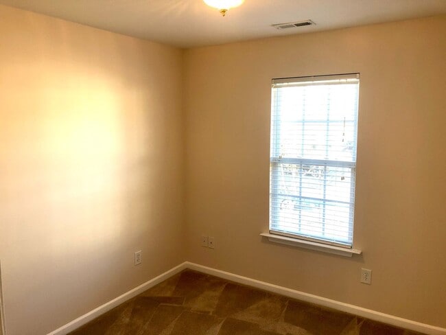 Building Photo - 29 Edgebrook Cir