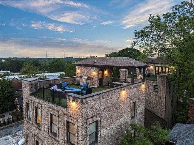 Building Photo - 629 Boulevard NE