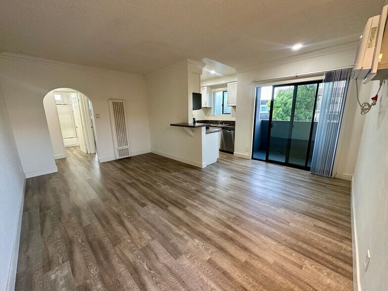 Building Photo - 12236 Pacific Ave