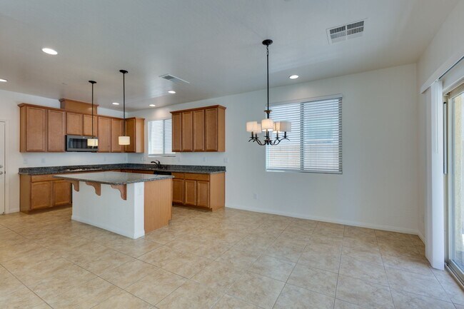 Building Photo - Gorgeous one story 4 bedroom 2 Bathroom Ho...