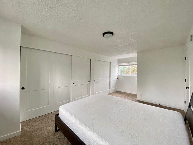 Building Photo - 4097 W 18th Ave