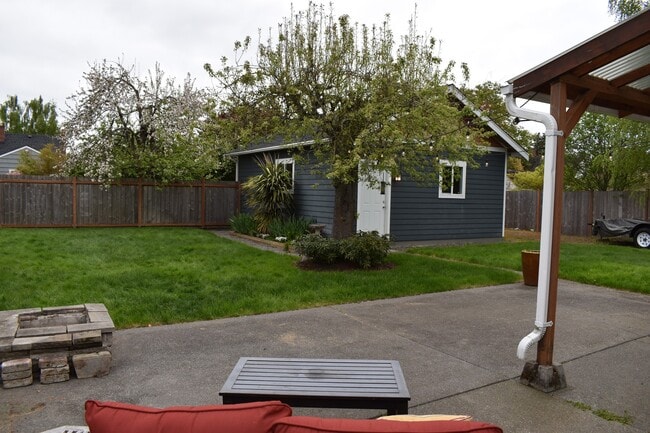 Building Photo - Coming soon - Charming North End Craftsman Near Proctor District!