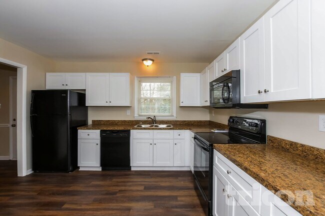 Building Photo - 711 Vickery Dr