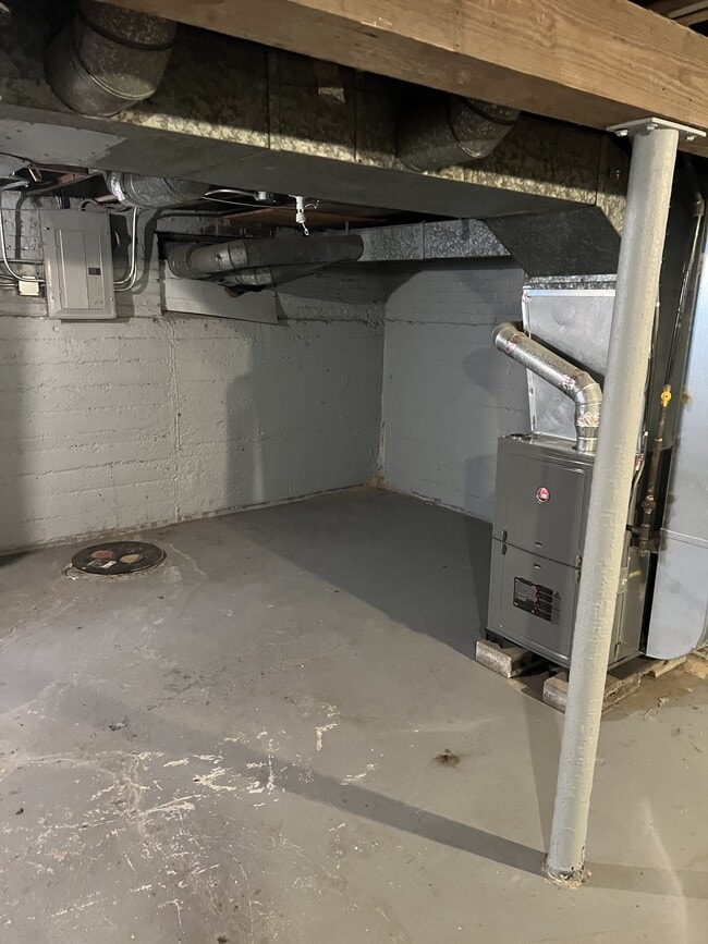 Building Photo - 9819 S Clyde Ave