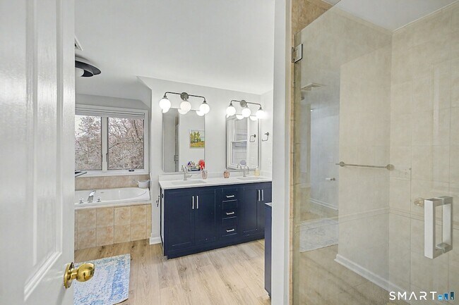 Building Photo - 14 Shore Rd