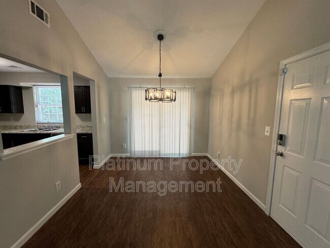 Building Photo - 270 Splitwood Ln