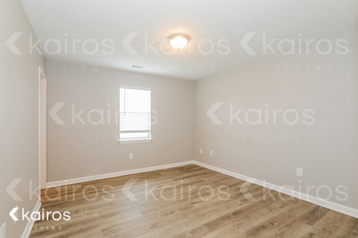 Building Photo - 415 Deer Park Dr