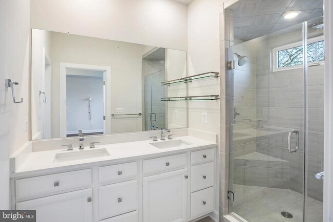 Building Photo - 6725 24th Ct N