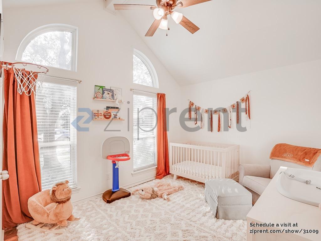 Building Photo - 4211 Meadow Ridge Dr