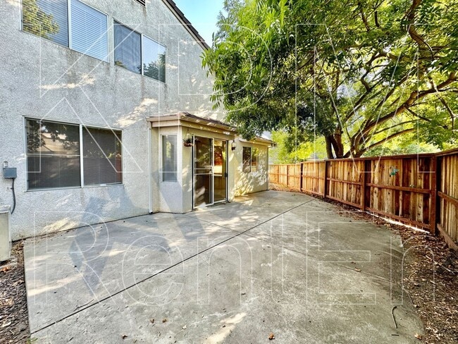 Building Photo - 3059 Carousel Cir