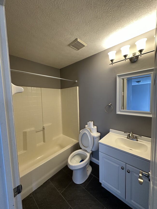 Building Photo - 5095 Maple Valley Dr