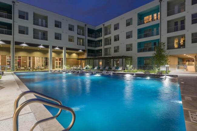 Building Photo - 2823 E Martin Luther King Jr Blvd