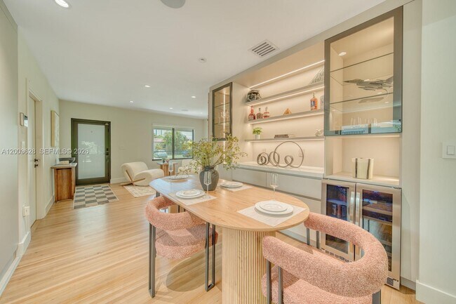 Building Photo - 1940 SW 32nd Pl