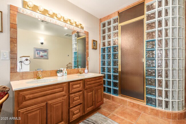 Building Photo - 6419 E Cactus Rd