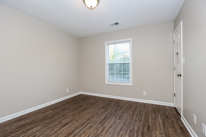 Building Photo - 951 Roedeer Dr