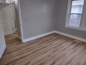 Building Photo - 3219 E 5th Ave