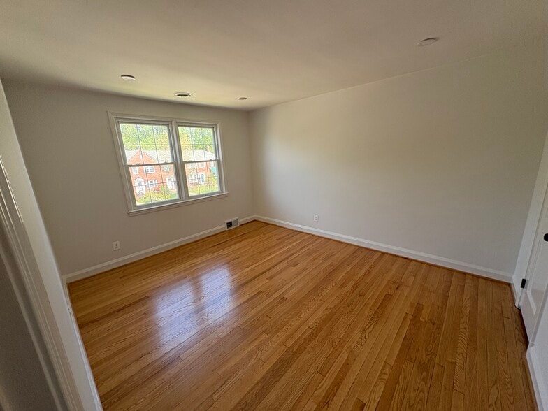 Building Photo - 111 Glen Argyle Rd