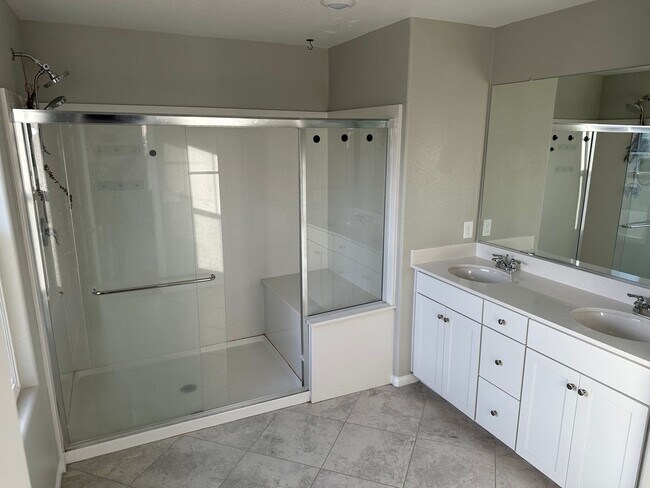 Building Photo - Upgraded, 3 bedroom Inspirada Townhome