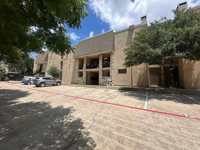 Building Photo - Charming 2-Bed Unit in Dallas! Community p...