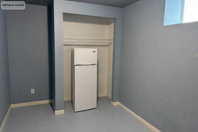 Building Photo - Beautiful 4+ Bedroom,1.5 Bathroom Home - Available June 1st