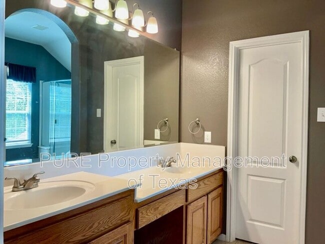 Building Photo - 2518 Vestavia Ridge Ln