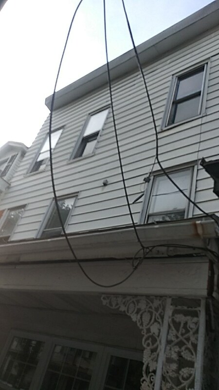 Building Photo - 582 Sunbury St