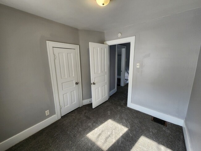 Building Photo - 3 Bedroom Home with 2 Car Detached Garage in East Moline