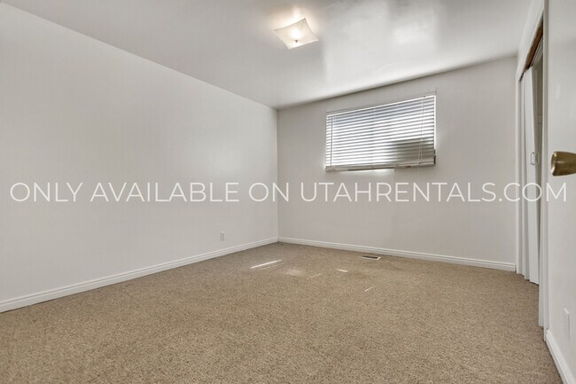 Building Photo - 185 W 2200 S