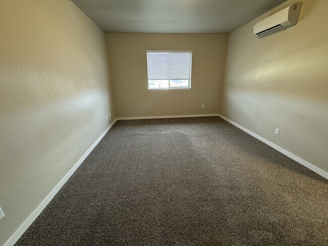 Interior Photo - 441 Talent Ave