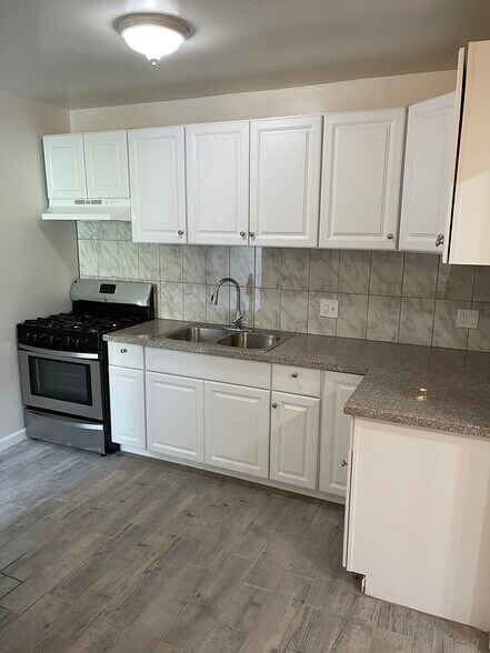 KITCHEN - 1746 Martina Ave