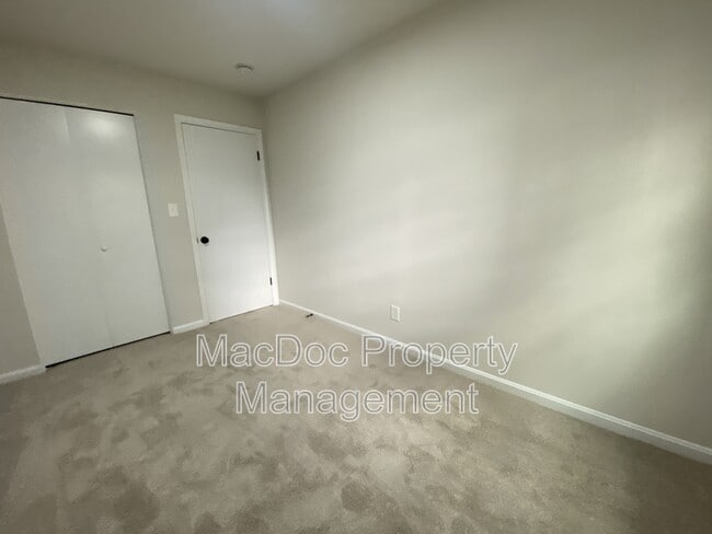 Building Photo - 9 Farrell Ln