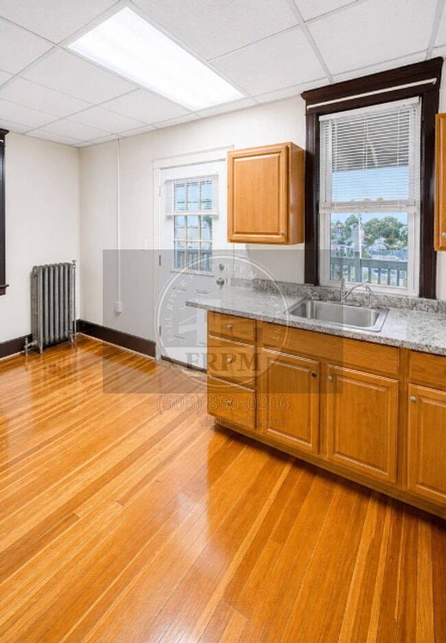 Building Photo - 244 Osborn St