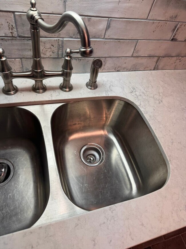 Building Photo - 1175 Pebble Dr