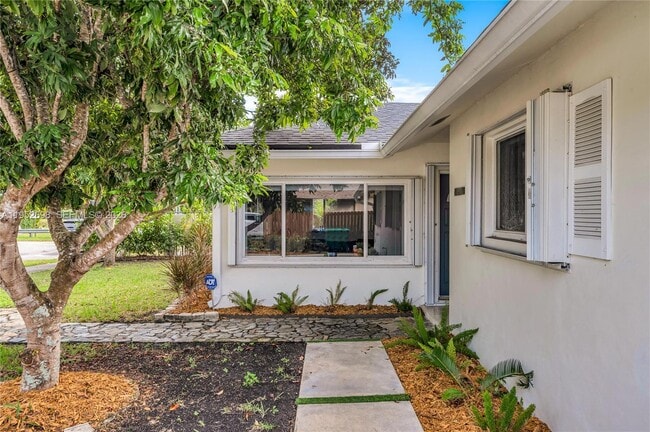 Building Photo - 15930 SW 90th Ave