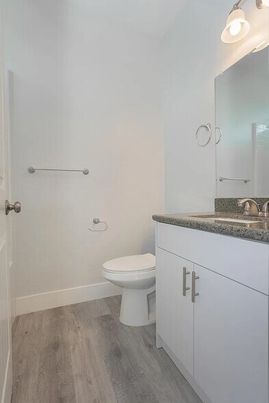 Building Photo - 1741 S Dandelion St